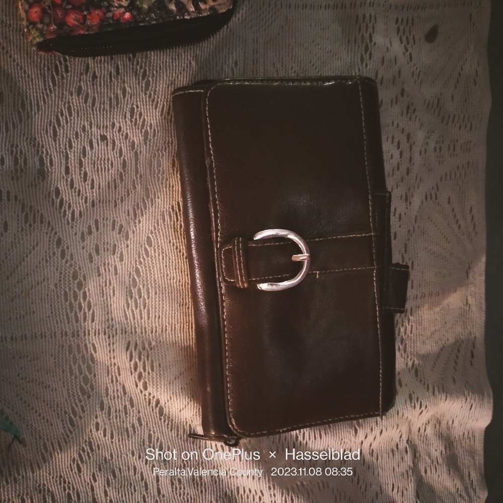 Handbags - Picture 12 of 16